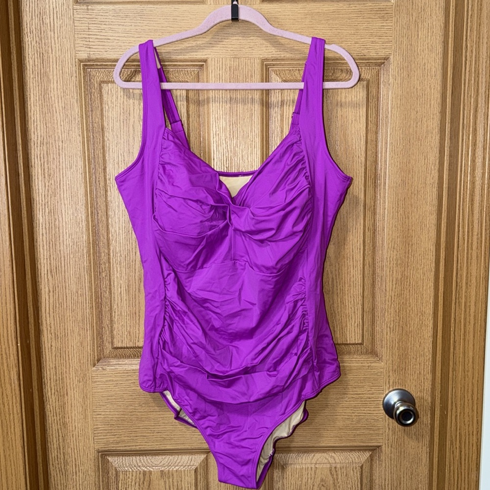 Nwt Vneck Twist Ruched Sweetheart Swimsuits
For All One Piece plus size 28